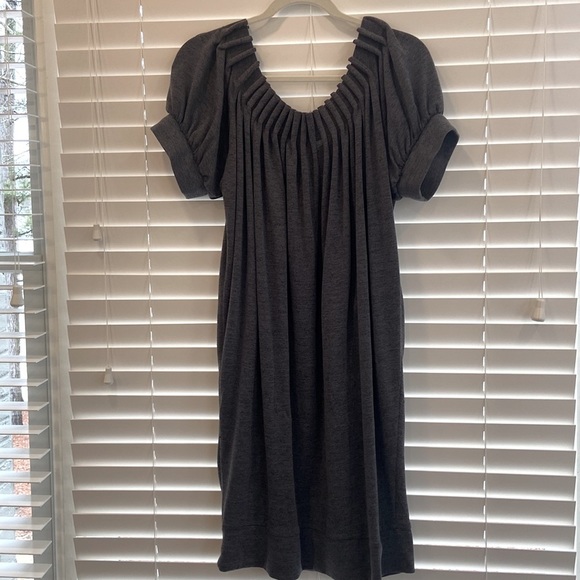 Tiana B Gray Short Sleeve Dress with Gathered Detail at Neck and Sleeves sz.L - Picture 7 of 8
